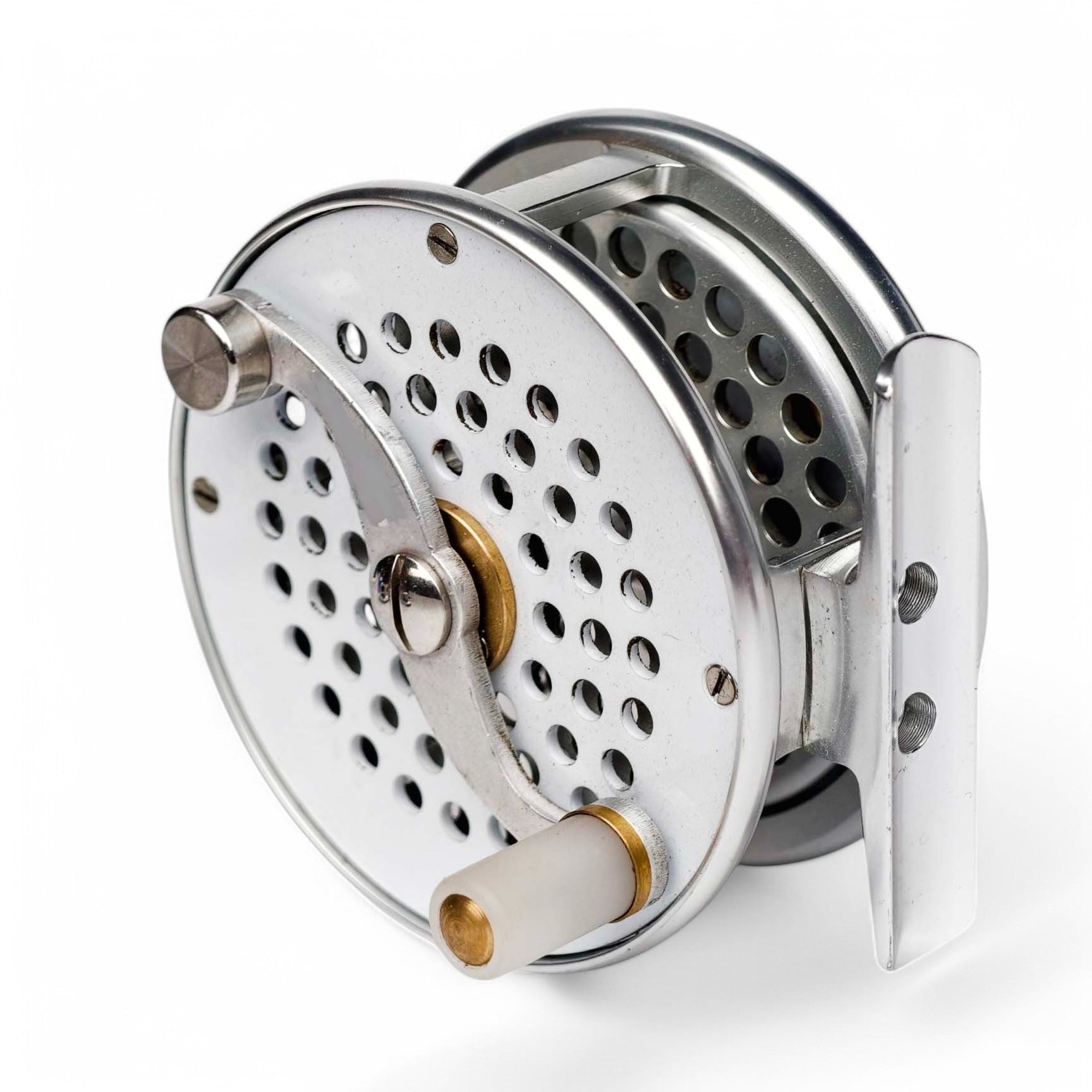 Classic White Fly Reel: Premium Fishing Experience