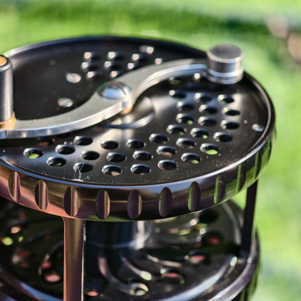 ZHUSROD Classic Fly Reel 4" fod 10/13wt 370g - Carbon Drag Aluminum Spey & Salmon Reel - Angle View | ZHUSROD
