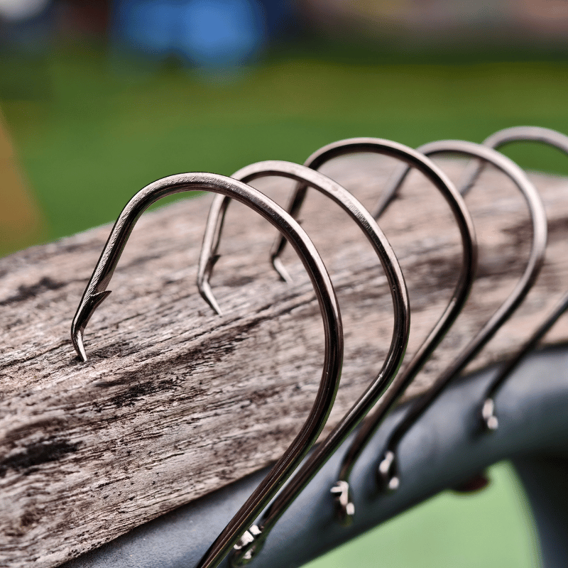 ZHUSROD 160pcs Circle Hooks Assortment Kit, High Carbon Steel Fishing Hooks 2X Strong Offset Octopus Hooks for Saltwater Freshwater, Sizes 5/0 6/0 7/0 8/0 9/0 with Tackle Box